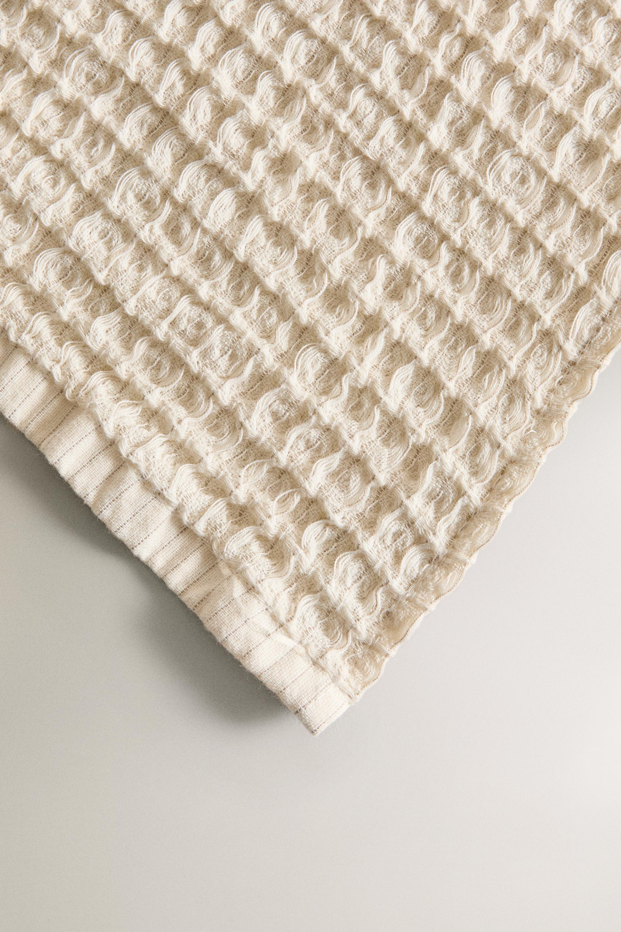 STRIPED WAFFLE-KNIT BATH TOWEL